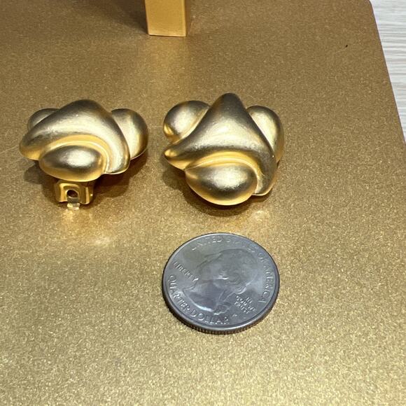 Kenneth Jay Lane Goldstone Satin Finish Abstract Clip On Earrings - Picture 5 of 6